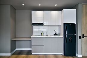 w Elegant 1BR w/ Great Deco in Unicentro