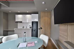 w Elegant 1BR w/ Great Deco in Unicentro