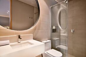 w Elegant 1BR w/ Great Deco in Unicentro