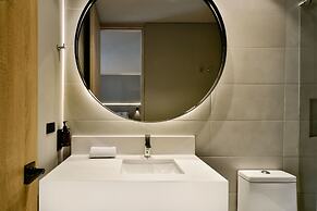 w Elegant 1BR w/ Great Deco in Unicentro