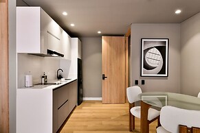 w Dazzling 2BR With Fantastic Deco in Unicentro