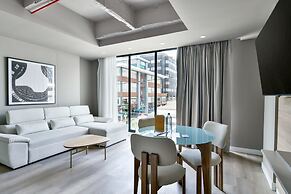 w Stunning 1BR w/ Radiant Deco in Unicentro