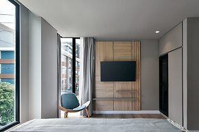 w Stunning 1BR w/ Radiant Deco in Unicentro