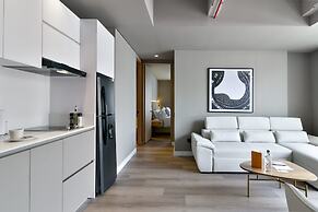 w Stunning 1BR w/ Radiant Deco in Unicentro