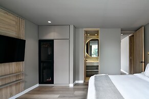 w Stunning 1BR w/ Radiant Deco in Unicentro