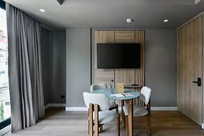 w Stunning 1BR w/ Radiant Deco in Unicentro