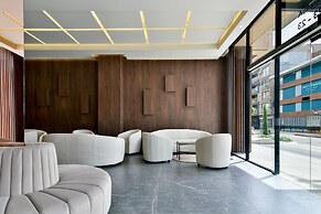 w Stunning 1BR w/ Radiant Deco in Unicentro