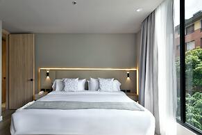 w Stunning 1BR w/ Radiant Deco in Unicentro