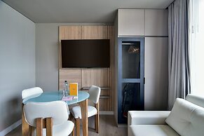 w Prestigious 2BR w/ Radiant Deco in Unicentro