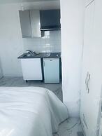 Cozy Studio Retreat in Mitcham