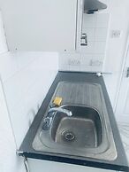 Cozy Studio Retreat in Mitcham