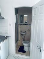 Cozy Studio Retreat in Mitcham