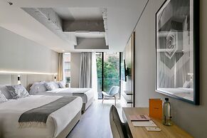 w Majestic 1BR w/ Superb Balcony in Unicentro