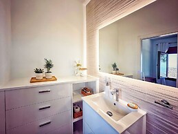 Housesleeps5-parking-balcony-fireplace-seaview