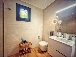 Housesleeps5-parking-balcony-fireplace-seaview