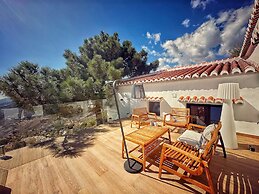 Housesleeps5-parking-balcony-fireplace-seaview