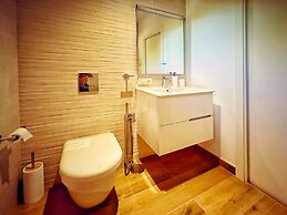 Housesleeps5-parking-balcony-fireplace-seaview