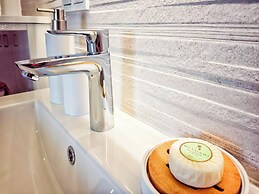 Housesleeps5-parking-balcony-fireplace-seaview