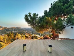 Housesleeps5-parking-balcony-fireplace-seaview