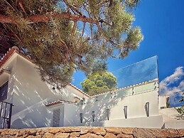 Housesleeps5-parking-balcony-fireplace-seaview