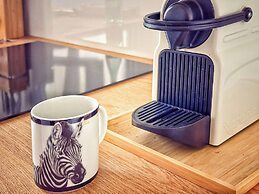 Housesleeps5-parking-balcony-fireplace-seaview