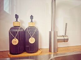 Housesleeps5-parking-balcony-fireplace-seaview