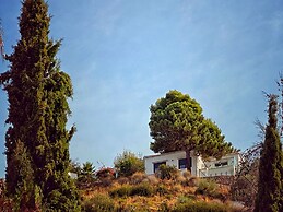 Housesleeps5-parking-balcony-fireplace-seaview