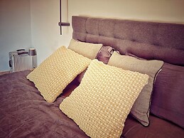 Housesleeps5-parking-balcony-fireplace-seaview