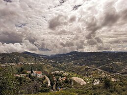 Housesleeps5-parking-balcony-fireplace-seaview