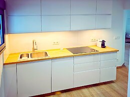 Housesleeps5-parking-balcony-fireplace-seaview