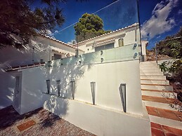 Housesleeps5-parking-balcony-fireplace-seaview