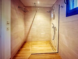 Housesleeps5-parking-balcony-fireplace-seaview