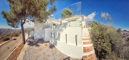 Housesleeps5-parking-balcony-fireplace-seaview