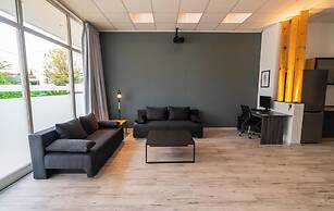 Cinema Zeus Studios - By Avelink