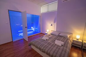 Cinema Zeus Studios - By Avelink