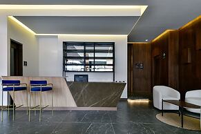 w Phenomenal Loft w/ Great Balcony in Unicentro