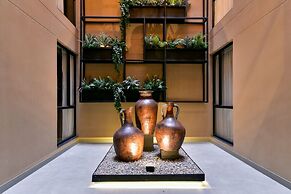 w Phenomenal Loft w/ Great Balcony in Unicentro