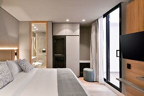 w Illustrious 1BR w/ Great Balcony in Unicentro