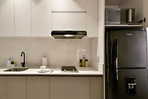 w Illustrious 1BR w/ Great Balcony in Unicentro