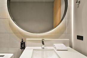 w Illustrious 1BR w/ Great Balcony in Unicentro