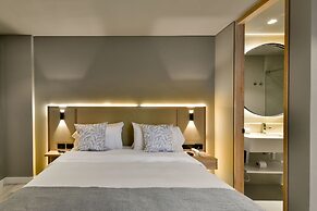 w Illustrious 1BR w/ Great Balcony in Unicentro