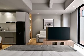 w Illustrious 1BR w/ Great Balcony in Unicentro