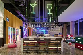 Moxy Ningbo Old Bund