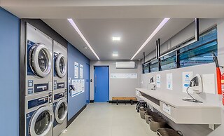 RUP Studios Equipados em Prédio Piscina