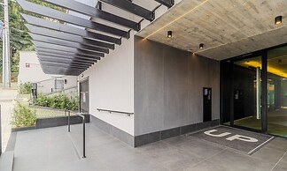 RUP Studios Equipados em Prédio Piscina