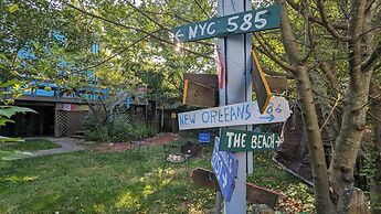 Bon Paul & Sharky's Hostel