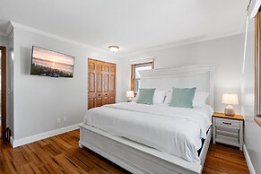 Crystal Lake Clubhouse