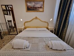 Gesuiti - Cozy and Central Apartment