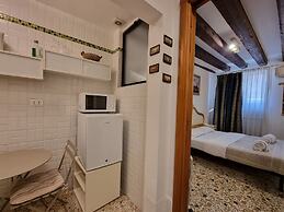 Gesuiti - Cozy and Central Apartment