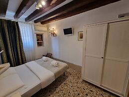 Gesuiti - Cozy and Central Apartment